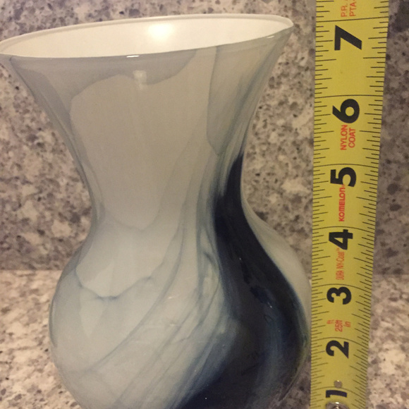 π€ A Vase with Main Character Energy π€ Serving Looks AND Stems πΊπΌπ - Picture 6 of 6